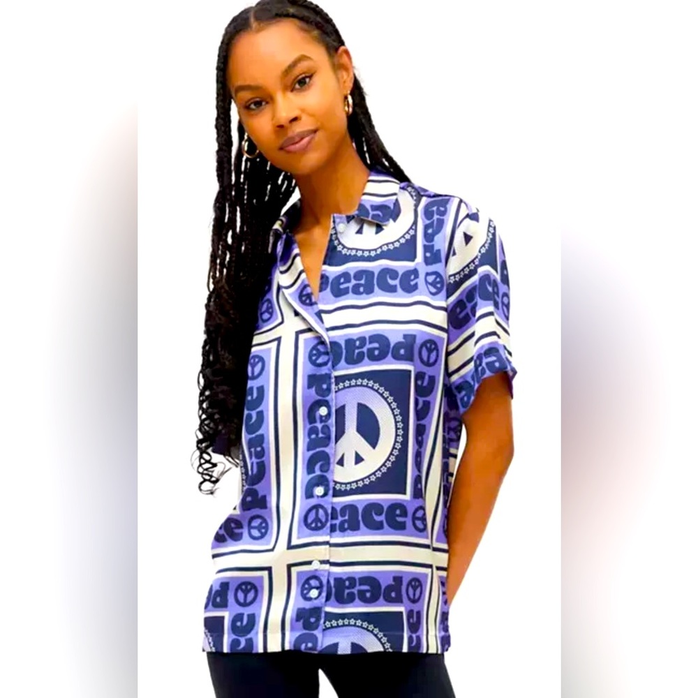 NWT URBAN OUTFITTERS LIAM BLUE PEACE SHORT SLEEVE BUTTON-DOWN SHIRT SIZE M.
Less - Picture 2 of 10